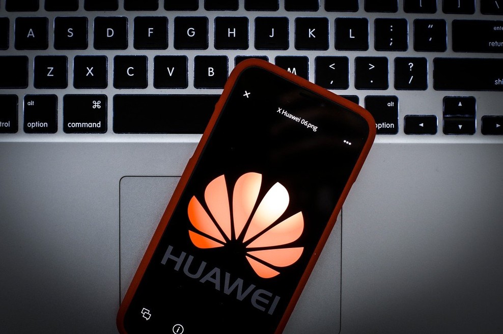 Samsung in Huawei kmalu vsak s svojim prepogljivim mobilnikom (foto: profimedia)