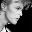 Davida Bowieja bo v filmu upodobil britanski igralec in glasbenik Johnny Flynn