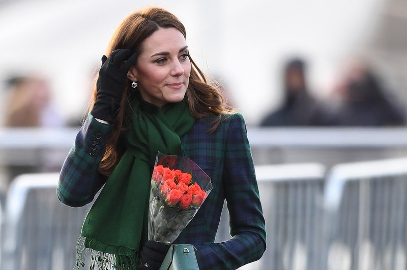 Kate Middleton sama prišla na mamin rojstni dan (foto: Profimedia)