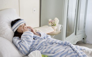 10 znamenj, ki kažejo, da ne gre za navaden prehlad, ampak za resnejše zdravstvene težave