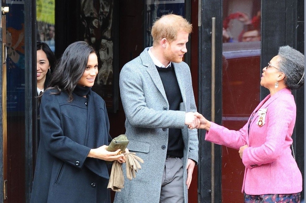 Zakaj Meghan Markle kljub mrazu rokavice nosi v rokah? (foto: Profimedia)