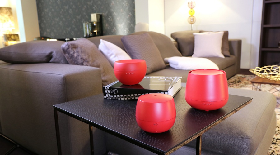 Le kako bi dišala ljubezen, če bi jo lahko ujeli v stekleničko kot parfum? (foto: Julia Stadler Form)