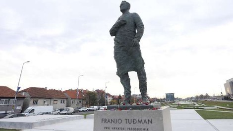 Prepoved približevanju Tuđmanovemu spomeniku ja, žrtvi brutalnega nasilja pa ne?