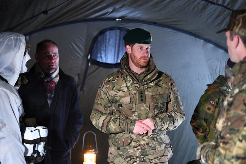 Princ Harry za valentinovo ni bil z Meghan - na vojaški vaji je doživel presenečenje! (foto: Profimedia)