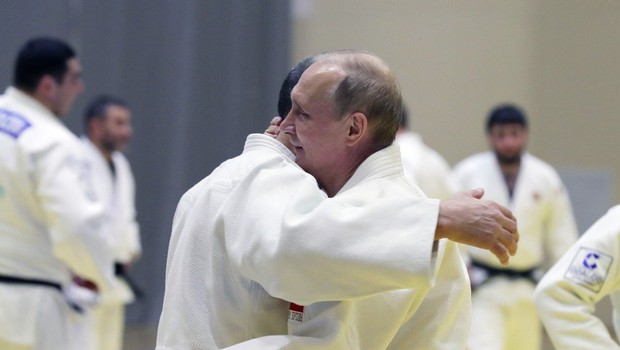 Putin si je v boju z olimpijskim šampionom juda poškodoval prst (foto: profimedia)