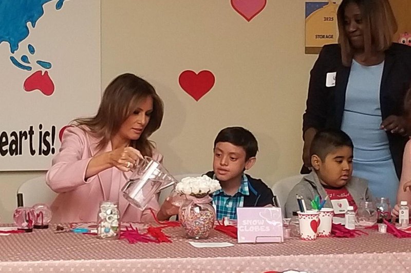 Melania Trump obiskala otroško bolnišnico v Miamiju (foto: profimedia)
