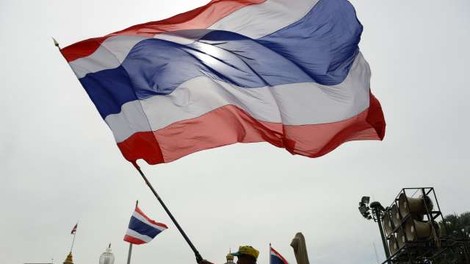 Slovenec zaradi neuslišane ljubezni na Tajskem zašel v težave - znesel se je nad volilnimi plakati