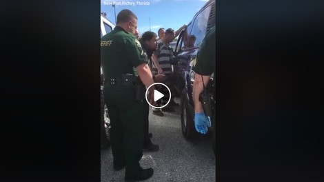 Kaznjenec pomagal staršem in vlomil v njun avto, da bi iz njega rešil malčico!