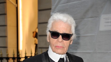 Umrl je legendarni modni oblikovalec Karl Lagerfeld