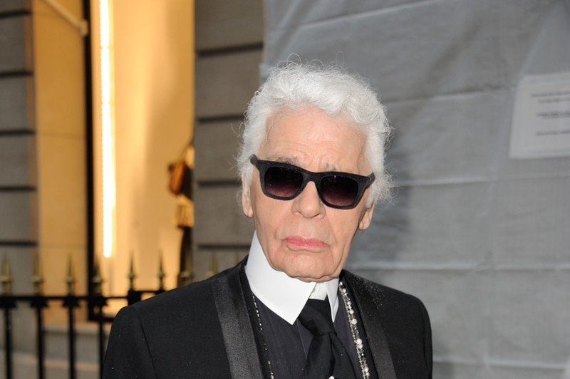 Umrl je legendarni modni oblikovalec Karl Lagerfeld (foto: Profimedia)