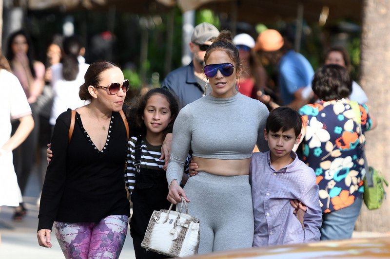 Jennifer Lopez verjetno takšnega trebuščka še ni imela (foto: Profimedia)