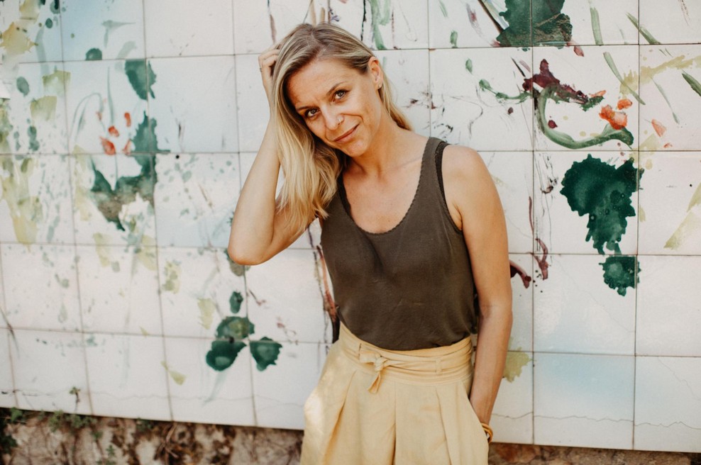Sonja Ravbar se umetniško razvija ob fotografiji in dizajnu. (foto: MIRO MAJCEN)