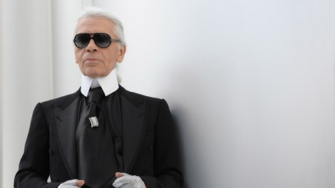 Zakaj je legendarni Karl Lagerfeld vedno nosil rokavice?