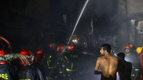 V bangladeški prestolnici Daki v stavbi izbruhnil požar - umrlo je najmanj 78 ljudi