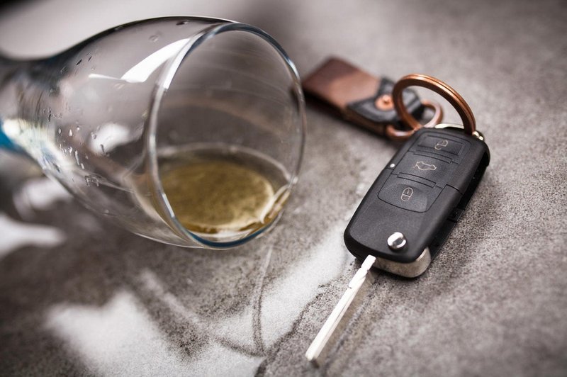 Ironija usode: Pijana voznica se je zaletela v oglas, ki spodbuja k vožnji brez alkohola! (foto: profimedia)