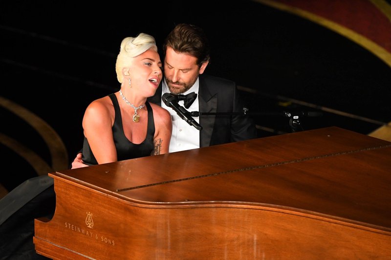 Lady Gaga iskreno spregovorila o nastopu z Bradleyjem Cooperjem na oskarjih (foto: Profimedia)