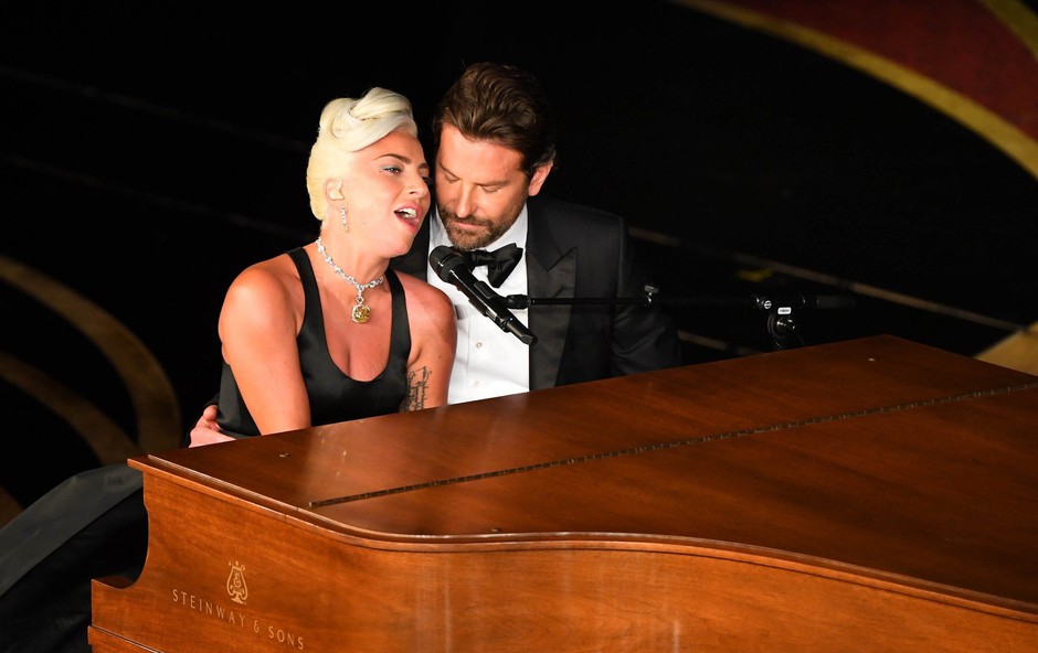 Lady Gaga iskreno spregovorila o nastopu z Bradleyjem Cooperjem na oskarjih (foto: Profimedia)