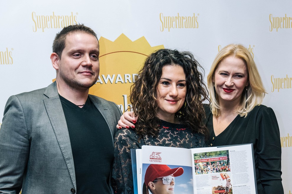Matej Demšar, pomočnik direktorja prodaje za digitalizacijo in strateške projekte, Svjetlana Almaš, vodja marketinga in odnosov z javnostmi zavarovalnice Generali in Ivana Vrviščar, direktorica prodaje. (foto: Dhar Media)