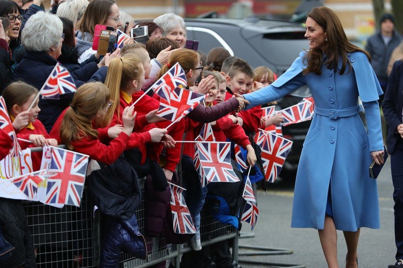 Kate Middleton ima plašč, ki si ga želijo številne ženske po vsem svetu (foto: Profimedia)