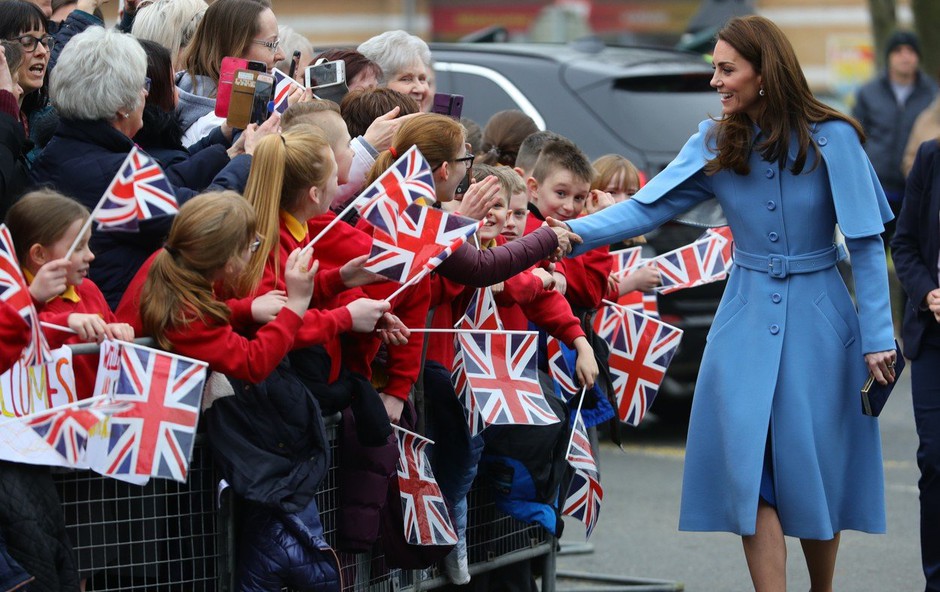 Kate Middleton ima plašč, ki si ga želijo številne ženske po vsem svetu (foto: Profimedia)