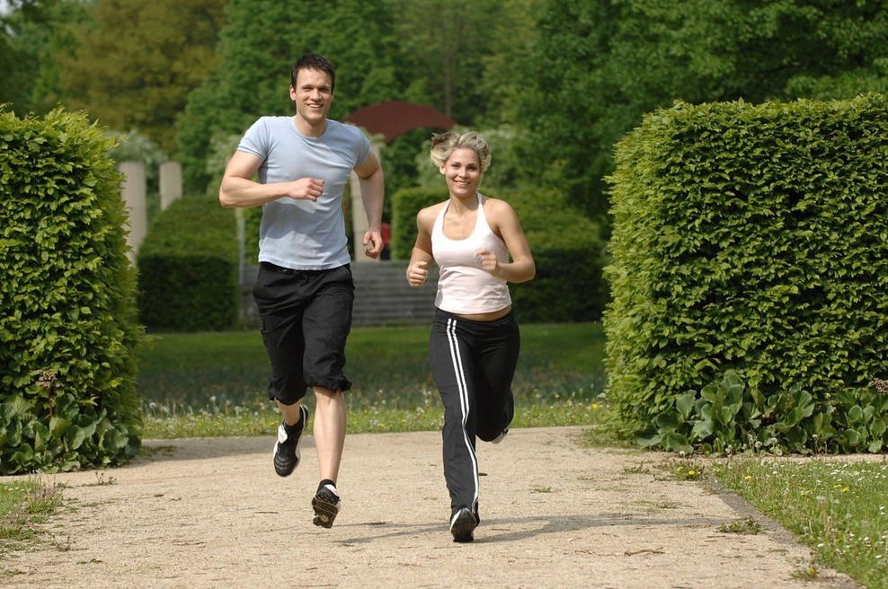 Za rakom vsako leto zboli 14.000 Slovencev (38 na dan), z zdravim življenjem pa lahko tveganje prepolovimo (foto: profimedia)