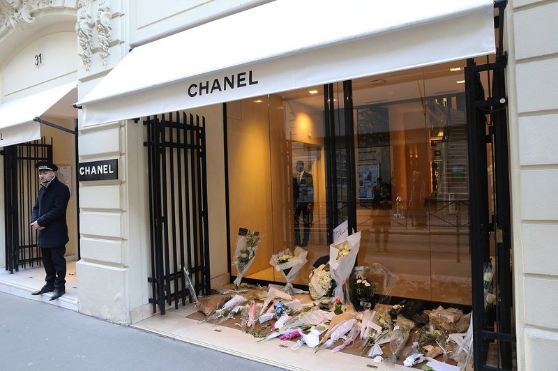 Poklon Chanela Lagerfeldu z njegovo zadnjo kolekcijo (foto: profimedia)