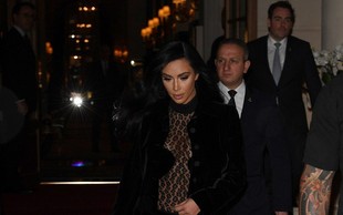 Kim Kardashian spet premika meje modnega (ne)okusa