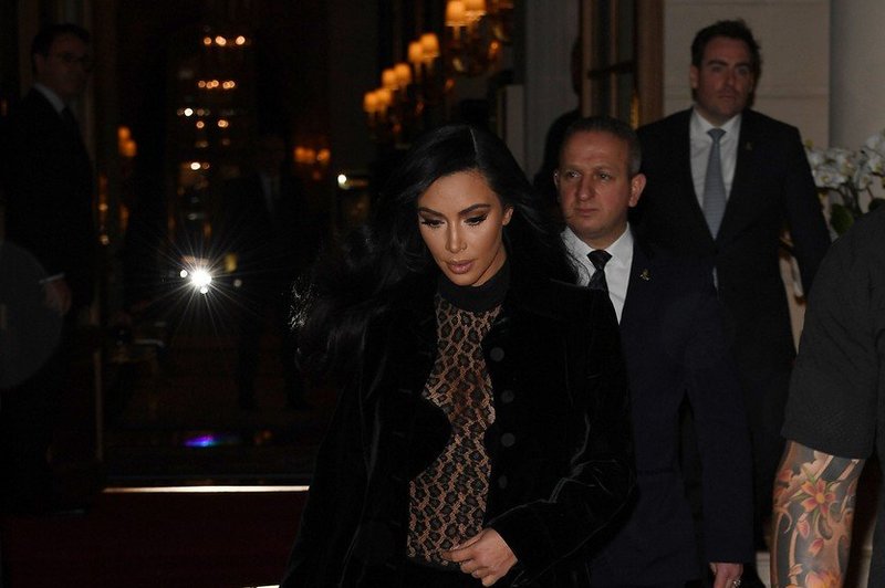Kim Kardashian spet premika meje modnega (ne)okusa (foto: Profimedia)