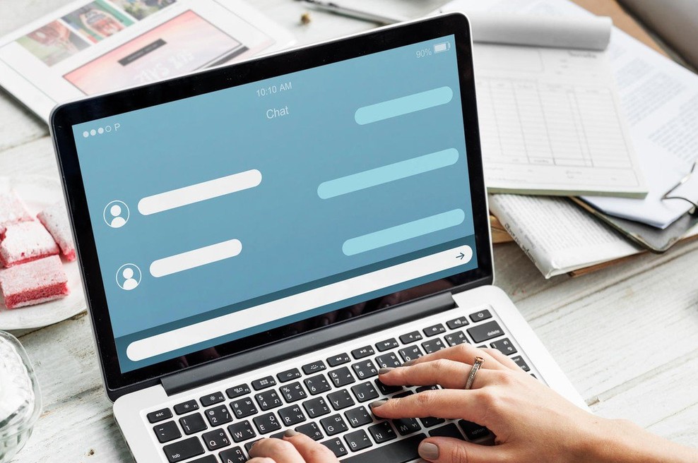 Ljubezen prek spletne klepetalnice. Magdalena odgovarja! (foto: Profimedia)