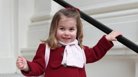 Princ William mali princesi Charlotte zjutraj rad ureja pričesko