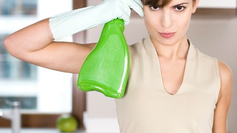 Bizarka na Hrvaškem: Ob dnevu žensk podjetnicam podarili detergent za pomivanje posode!