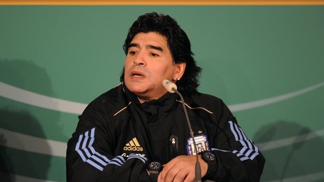 Razvpiti nogometaš Diego Maradona se je odločil, da bo uradno priznal svoje tri otroke na Kubi