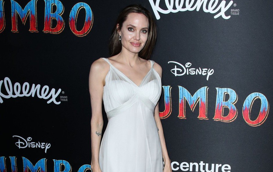 Angelino Jolie tokrat za pozornost "prikrajšali" kar njeni otroci (foto: Profimedia)