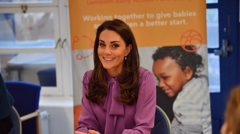 Ste opazili, da je Kate Middleton narobe oblekla bluzo?