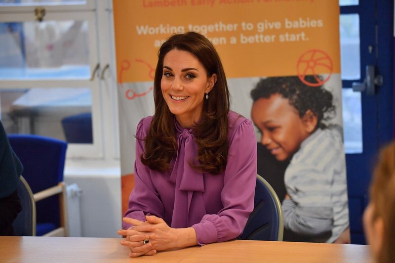 Ste opazili, da je Kate Middleton narobe oblekla bluzo? (foto: Profimedia)