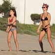 Alessandra Ambrosio v bikiniju na plaži igrala odbojko in požela val navdušenja