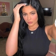 Kylie Jenner tarča kritik zaradi nenavadnega vzorca na obleki