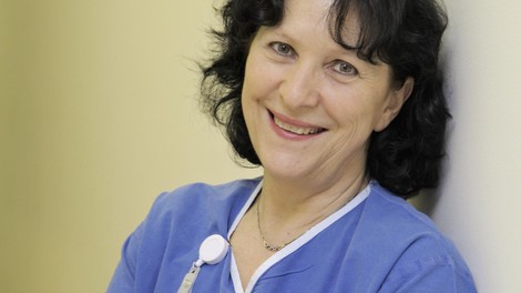 Dr. Lilijana Kornhauser Cerar (vodja oddelka ljubljanske porodnišnice): Pediatrija položena v zibelko