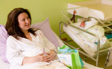 Hajdi razveselila novopečene mamice v porodnišnici Ljubljana