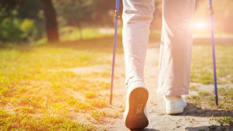 Britanska študija: Že kratek sprehod enkrat tedensko zmanjša tveganje za smrt!