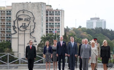 Princ Charles in Camilla na zgodovinskem obisku na Kubi