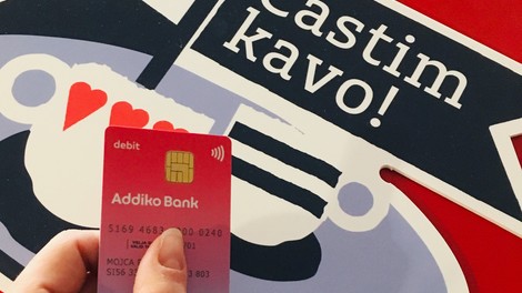 Addiko banka predstavlja prvo dišečo debetno kartico Mastercard® v Sloveniji