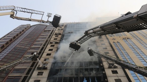 V požaru v 19-nadstropni bangladeški stolpnici umrlo več ljudi