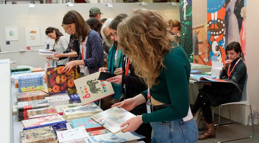Mladinska knjiga na knjižnem sejmu v Bologni 2019 z Lilo Prap in Ano Zavadlav (foto: profimedia)