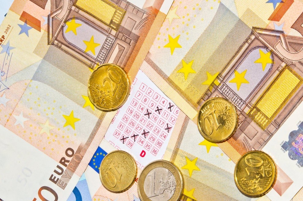 Kljub visokemu dobitku na loteriji anonimna dobitnica iz Švice ni spremenila navad (foto: profimedia)