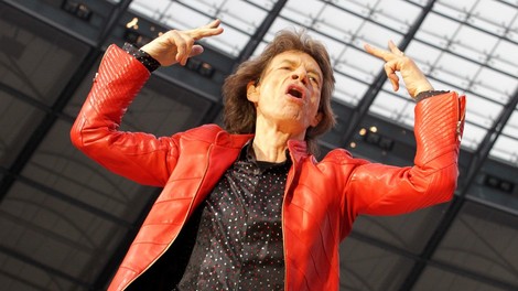 Skupina Rolling Stones zaradi bolezni Micka Jaggerja preložila ameriško turnejo