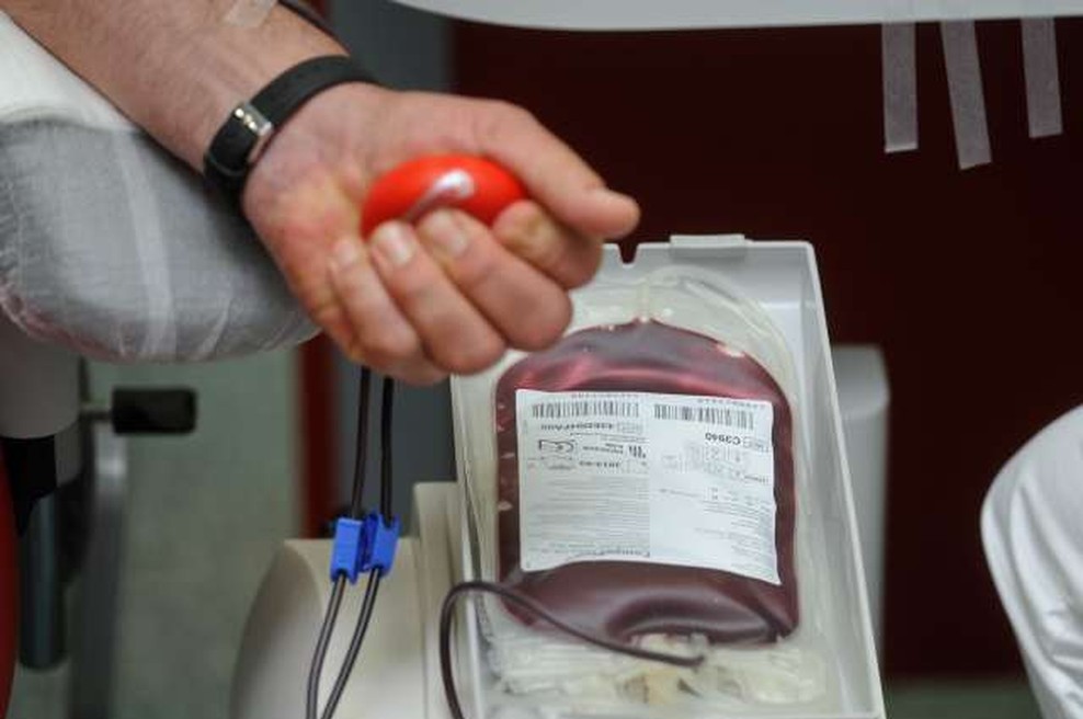 V aprilu poteka študentska krvodajalska akcija v okviru projekta Častim pol litra (foto: STA/Nebojša Tejić)