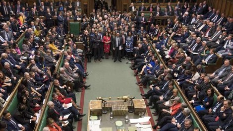 Britanski poslanci za vnovično preložitev brexita
