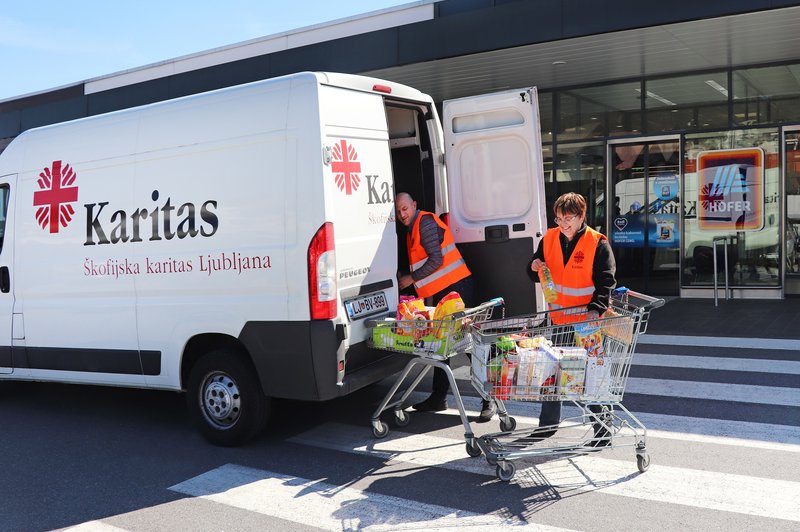 Skupaj zbrali preko 24 ton izdelkov za pomoč ljudem v stiski (foto: Hofer Press)