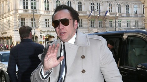Nicolas Cage pijan po dovolilnico za poroko